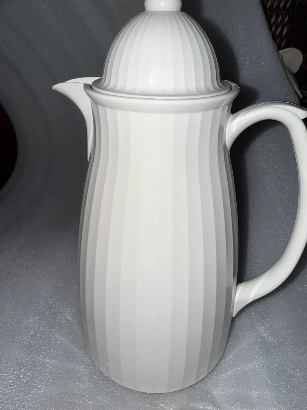 Cream Ceramic Coffee/Tea Carafe with Lid
